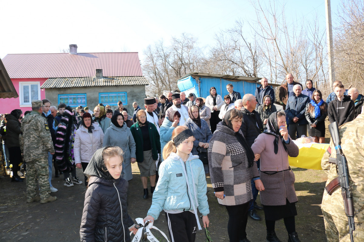 З перших днів вторгнення захищав Батьківщину: на Волині попрощалися з Героєм Василем Івановим