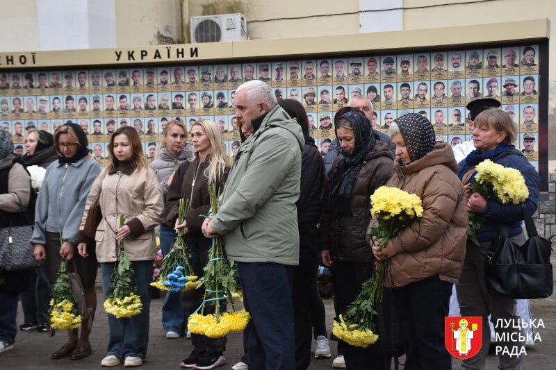 З 2014 року допомагав військовим, а потім сам пішов на фронт: у Луцьку провели в останню путь Героя Володимира Тарановича