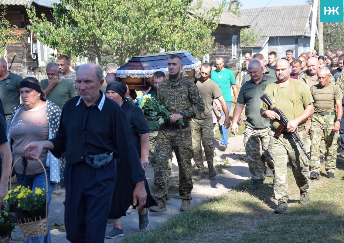 Поховали поряд із могилою його рідного брата-захисника: на Волині попрощались із Героєм Василем Мухою