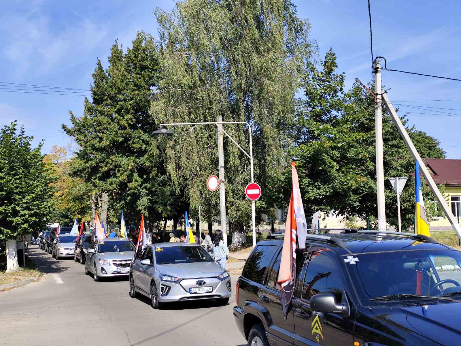 Овдовіла дружина, без батька залишилися дві донечки: на Волині попрощались з Героєм Віктором Галабурдою