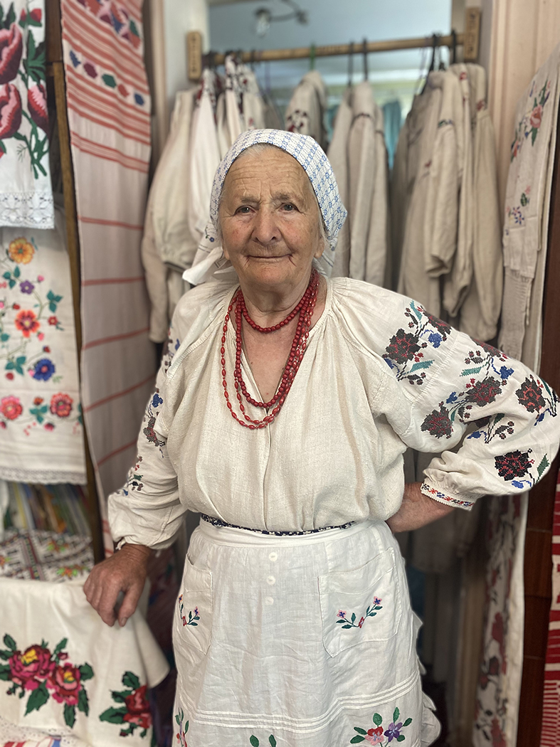 Волинянка перетворила власну хату на музей: тут оживають старовинні вишиванки й пісні предків