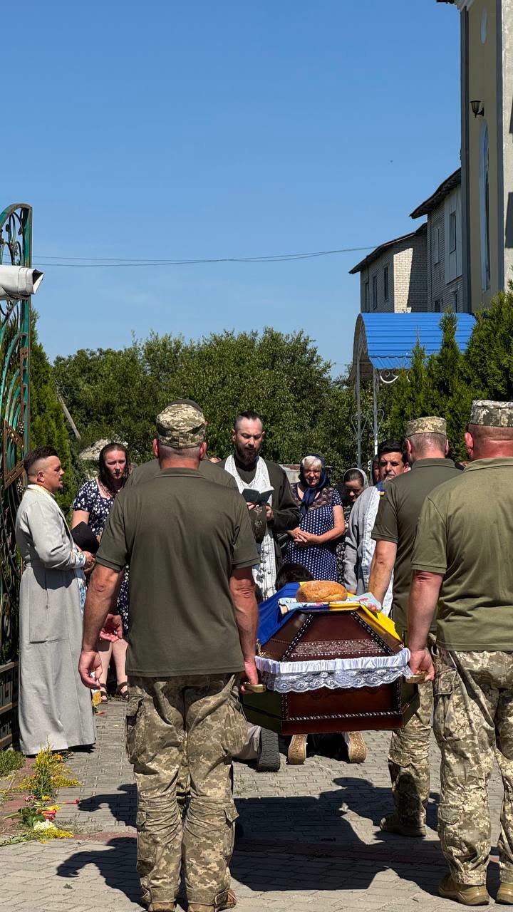 Громада на Волині попрощалася одразу з двома Героями: в останню путь провели Юрія Джуля та Василя Шилюка