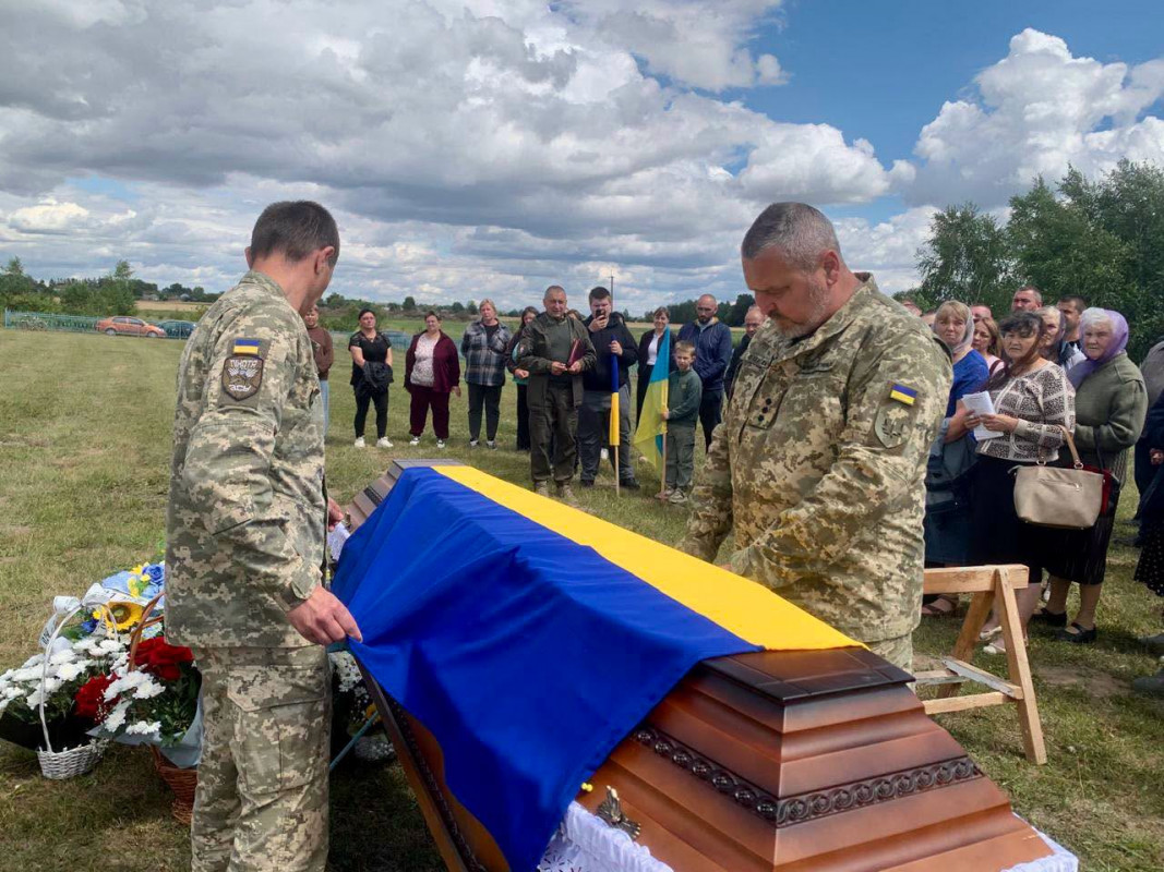 На Волині провели в останню путь полеглого захисника Олега Черкасова