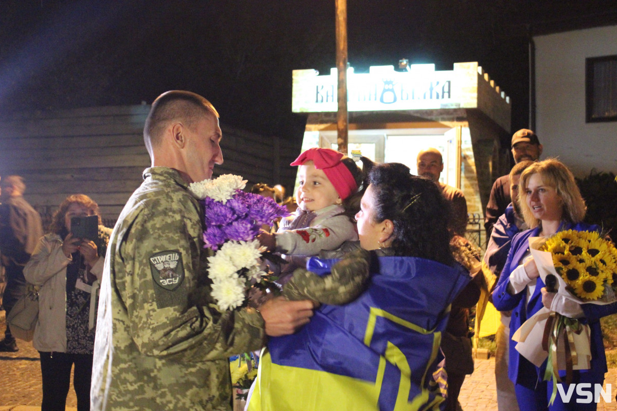 27 місяців провів у російському полоні: в Луцьку зустріли звільненого з неволі Михайла Шостака