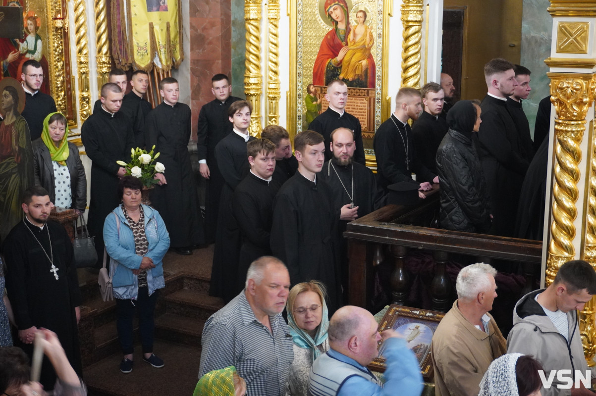 Хресна хода і спільна молитва: як минула літургія за участі Епіфанія у Луцьку. Фоторепортаж