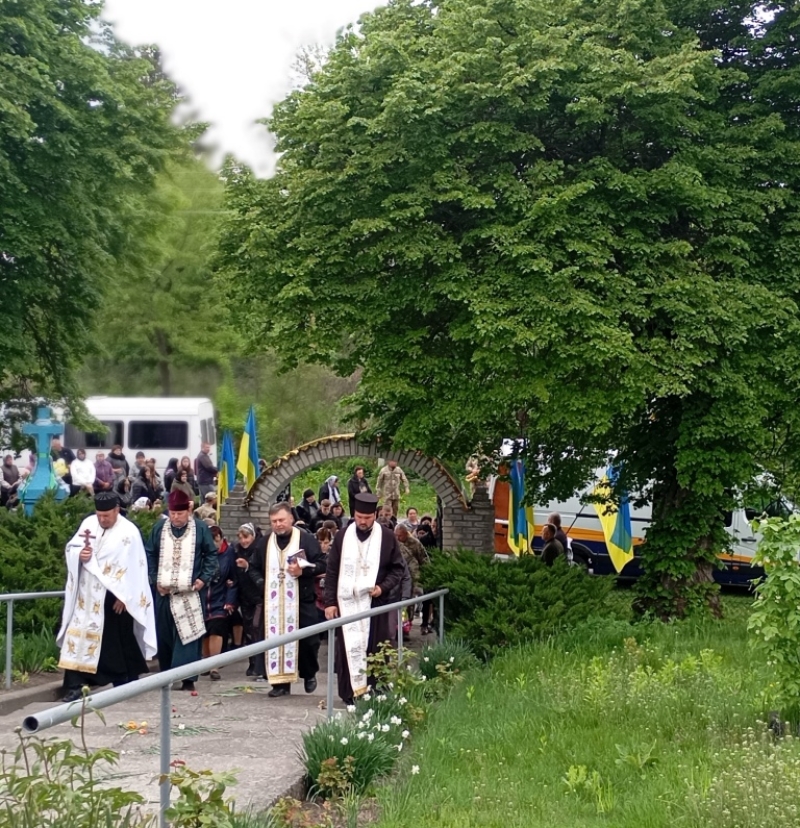 «Мужньо захищав від ворога свою країну»: на Волині в останню дорогу провели військовослужбовця Миколу Марчука