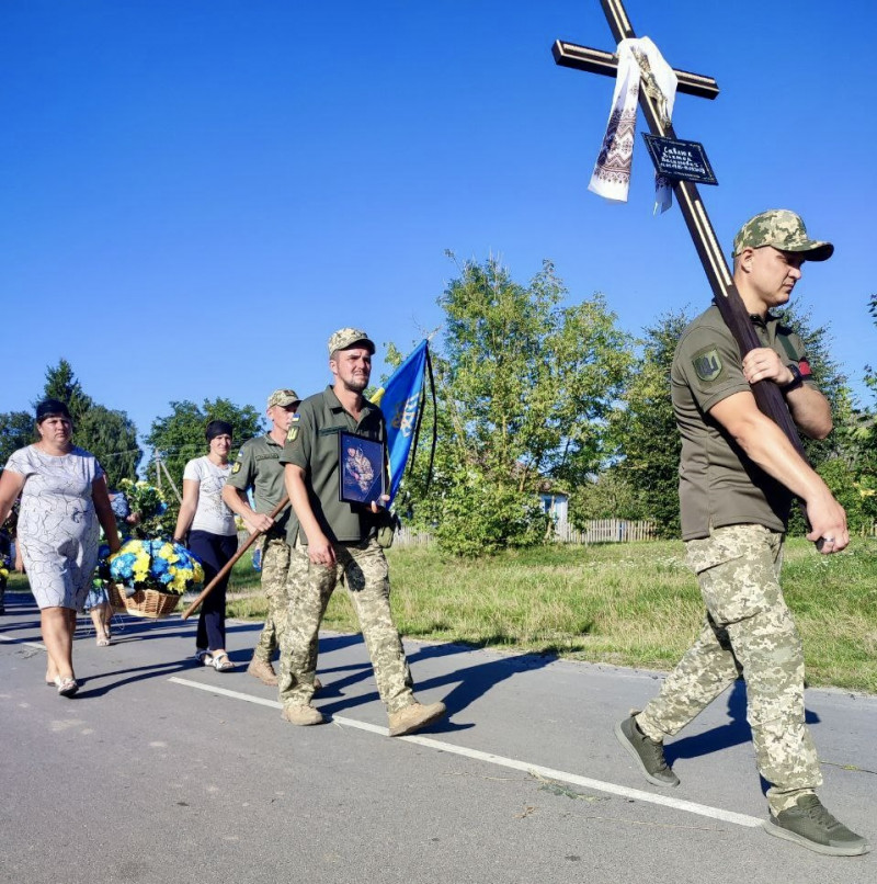 До призову ніс послух і багато трудився при храмах і монастирях: на Волині поховали Героя Віктора Савлюка