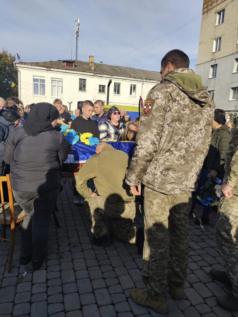 Без батька залишились донька та син: на Волині «на щиті» зустріли Героя Володимира Ніколайчука, який віддав життя за Україну