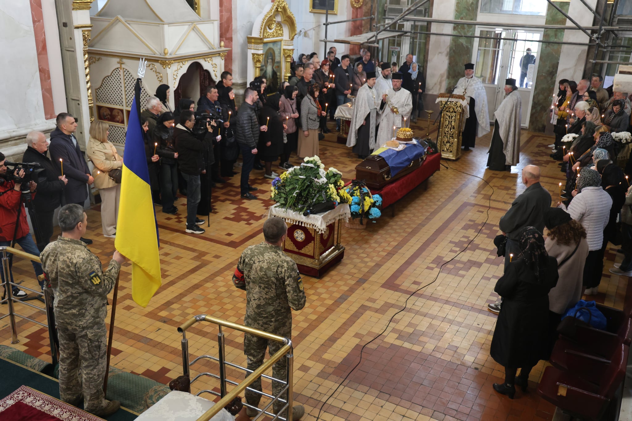 Загинув півтора року тому: у Луцьку провели в останню путь Героя Тараса Корніюка