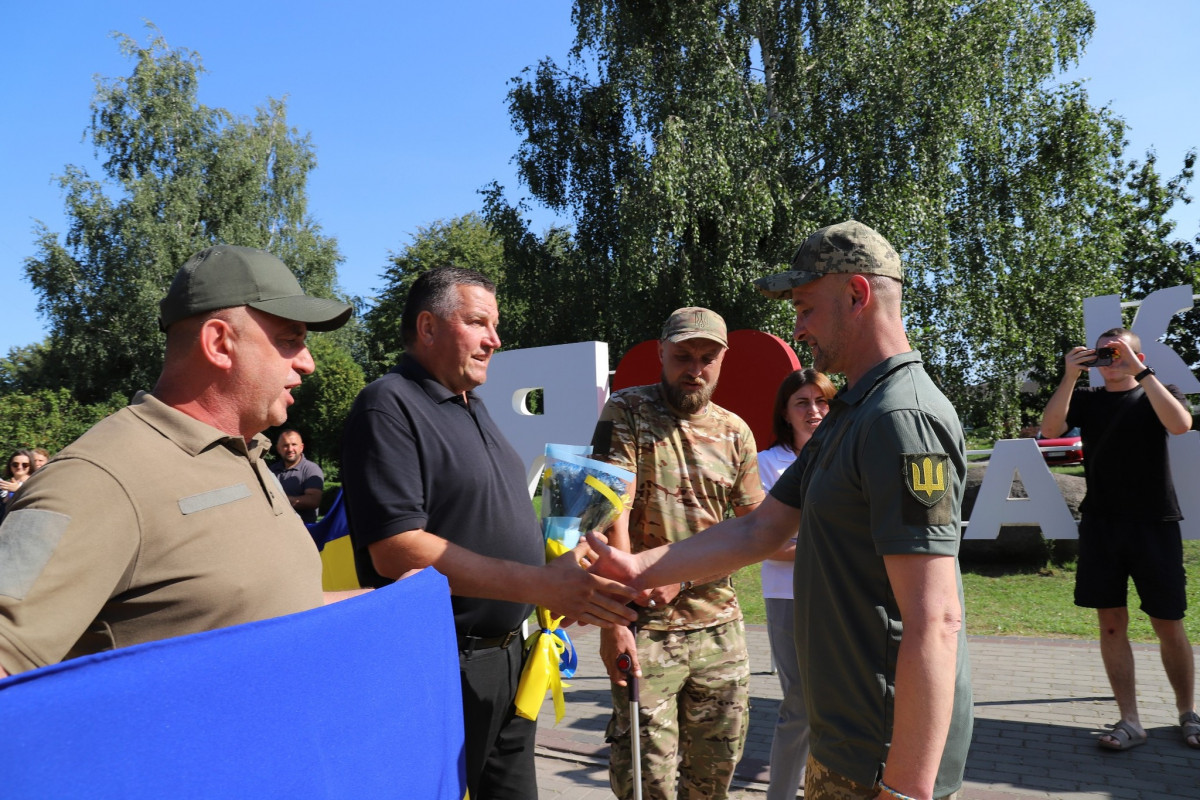 З полону додому: у волинській громаді урочисто зустріли Героя Віталія Березнюка