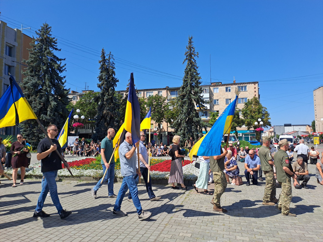 Молодший брат боронить Україну на фронті: на Волині попрощались з Героєм Віталієм Півнем