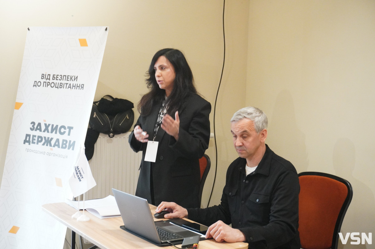 Люди не знають, що повинен робити депутат: у Луцьку обговорили парламентську кризу під час війни