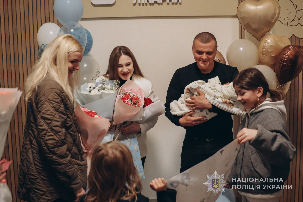 Не сподівався, що побачить сина у перші дні життя: поліцейський з Волині встиг приїхати з передової на народження первістка