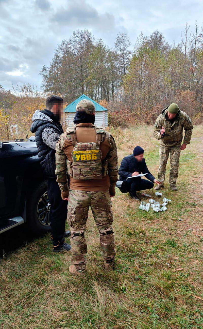 На Волині 26-річний чоловік пропонував прикордоннику 3 тисячі доларів, щоб потрапити у Білорусь