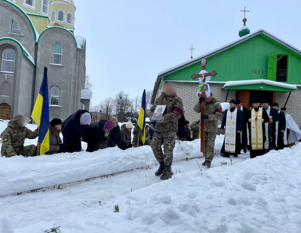 Загинув від важких поранень: на Волині попрощалися із полеглим Героєм Олександром Давидчуком