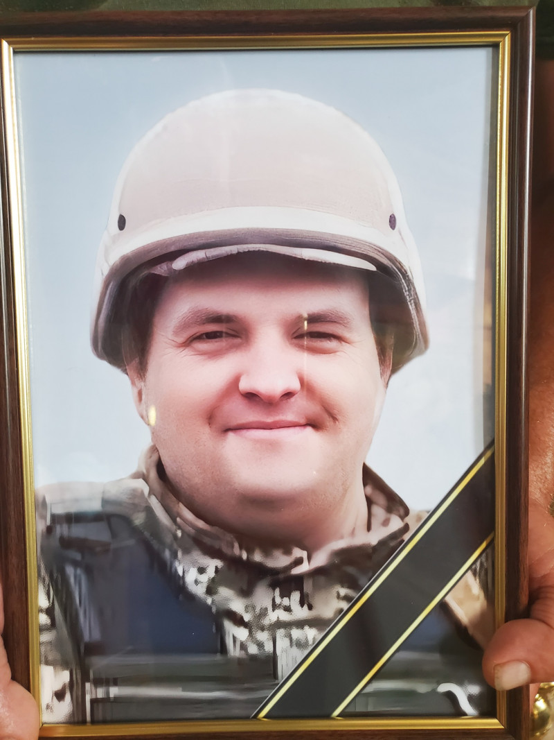 Залишився син і однорічна донечка: на Волині попрощалися з молодим Героєм Михайлом Деркачем