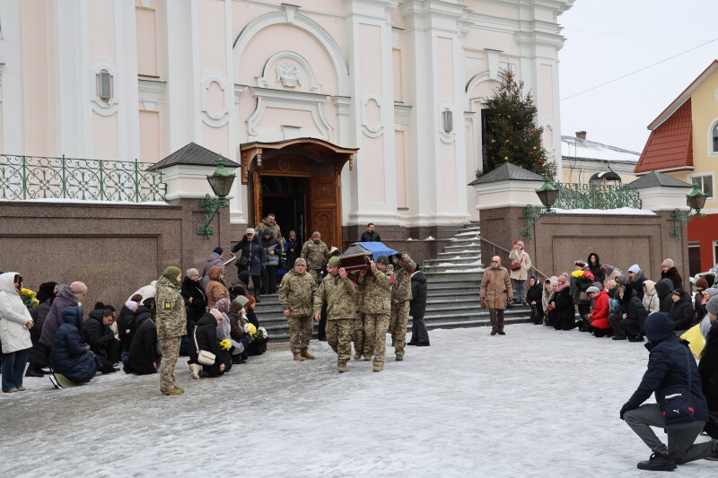 Загинув у лютому 2024 року: у Луцьку попрощалися з Героєм Дмитром Бобровським