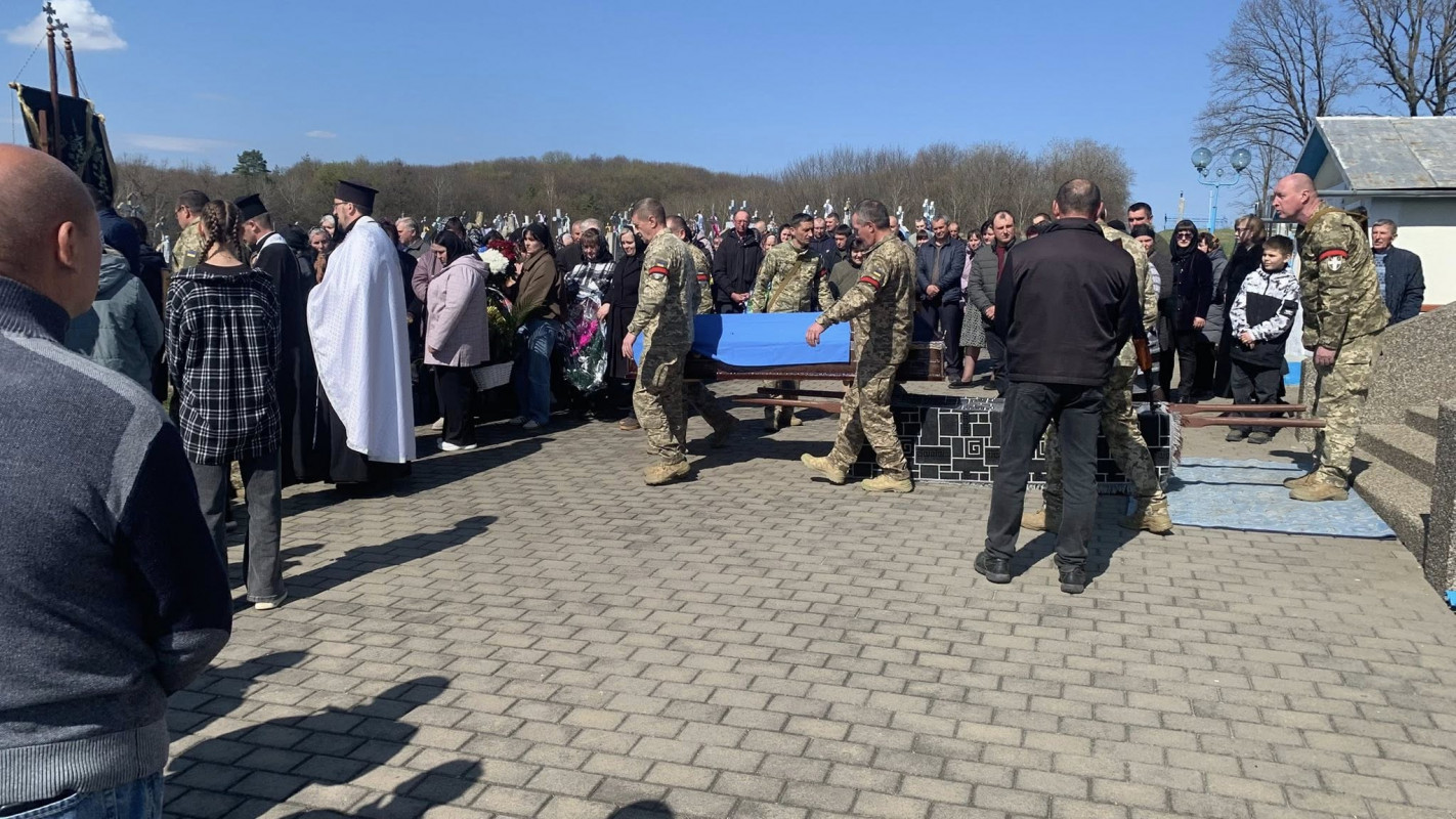 Поранення обірвали життя воїна: на Волині попрощалися із захисником Петром Шмідом
