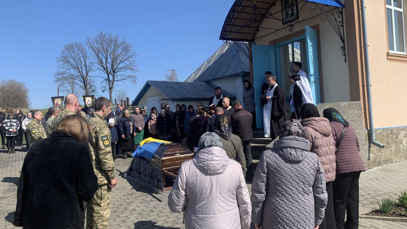 Поранення обірвали життя воїна: на Волині попрощалися із захисником Петром Шмідом
