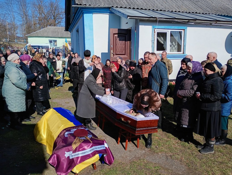 Помер у лікарні, де боровся з важкими пораненнями: на Волині поховали захисника Володимира Гаврилюка