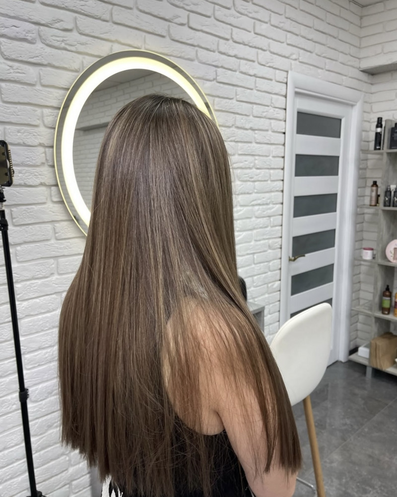 Колір, який змінює все: секрети фарбування волосся від колориста з Луцька