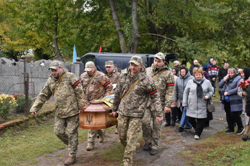 Більше року вважався зниклим безвісти: на Волині прощалися з Героєм Ігорем Пархомюком