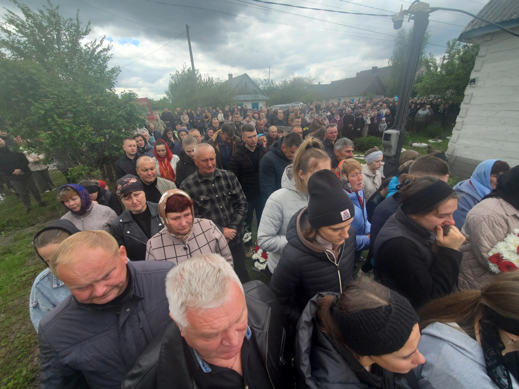 Троє синів втратили батька: на Волині попрощались з Героєм Миколою Кураном
