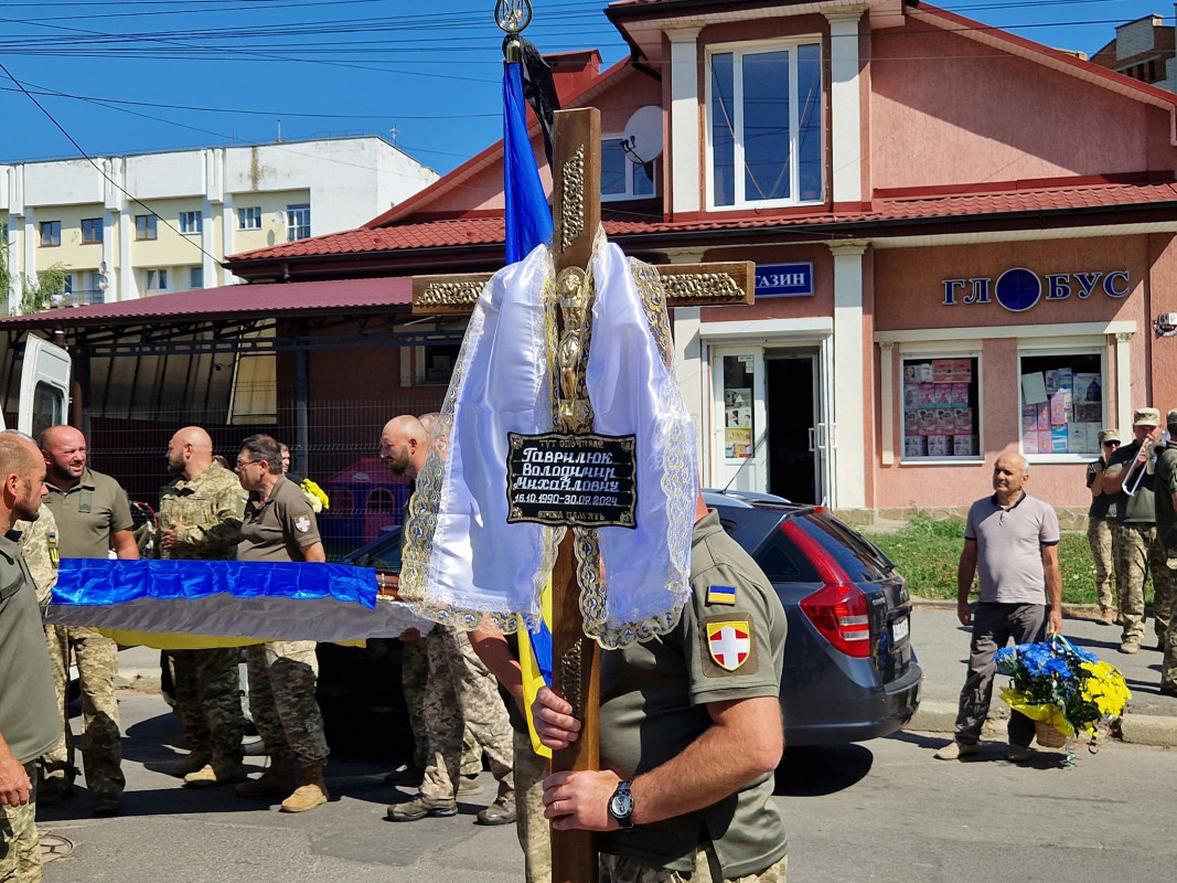 З братом повернувся з-за кордону і став на захист України: на Волині попрощались із Героєм Володимиром Гаврилюком