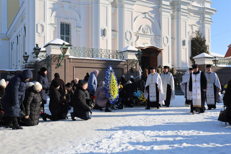 Поховання в день народження: у Луцьку попрощалися з воїном Іваном Прокопцем