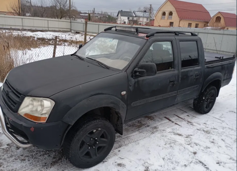 Авто для фронту на Волині: пікапи, які рятують життя