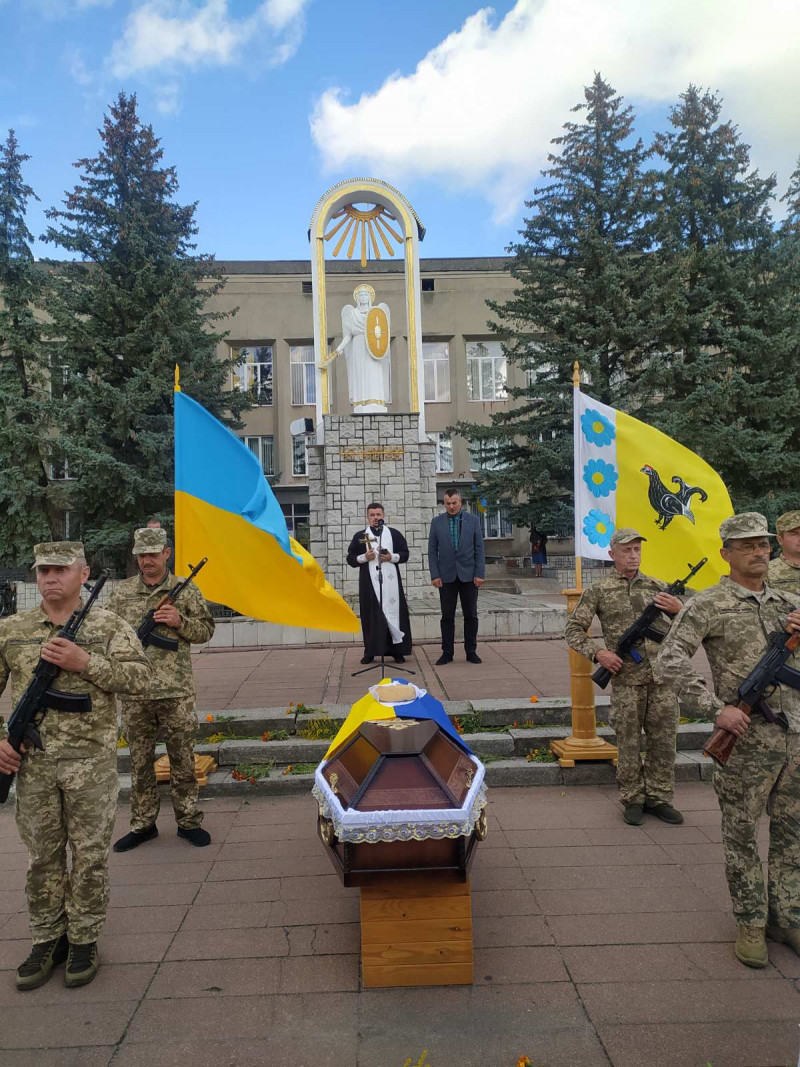 Загинув понад 9 місяців тому: на Волині попрощалися з Героєм Олегом Оліферчуком