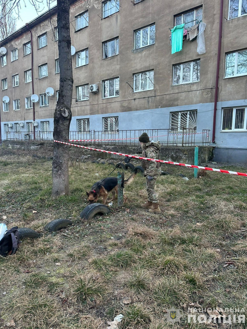 В Ужгороді пролунав сильний вибух на подвір’ї багатоквартирного будинку. Фото