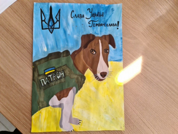 Волинська громада передала подарунок для пса Патрона