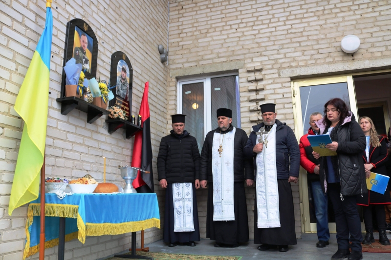 У 34-й день народження відкрили меморіальну дошку загиблому бійцю з Волині Богдану Саку