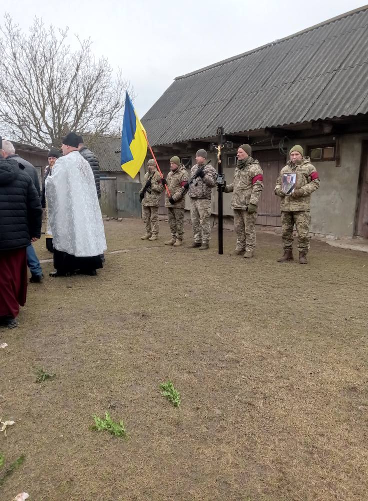 Відспівали у храмі, який допомагав будувати: на Волині попрощались з Героєм Олександром Аристовим