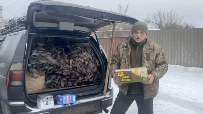 Діти, матері та ветерани: як у Луцьку плетуть сітки для українських військових