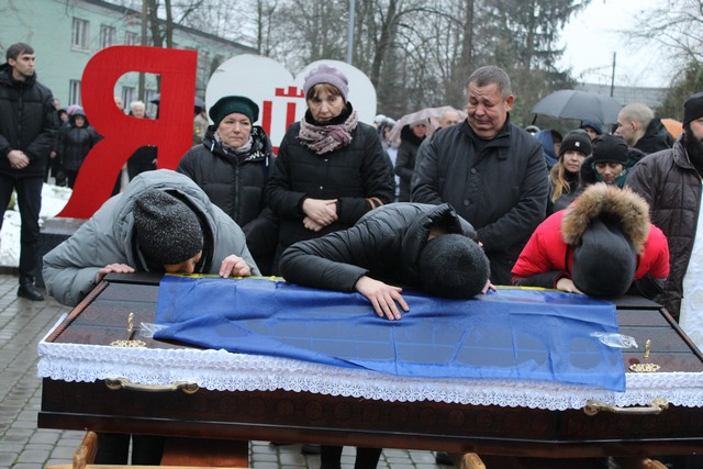 Двоє синів втратили батька: на Волинь «на щиті» повернувся полеглий Герой Микола Голінчук