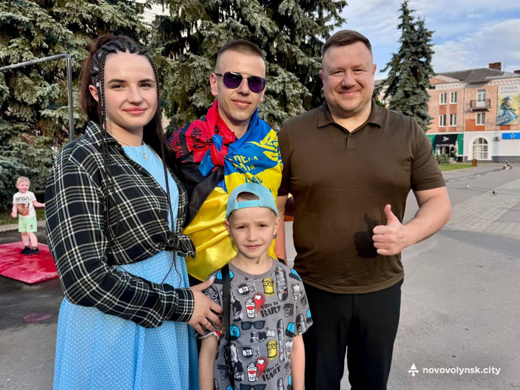 Волинь вітає Героя: Олег Карпюк повернувся додому у рідне місто після полону