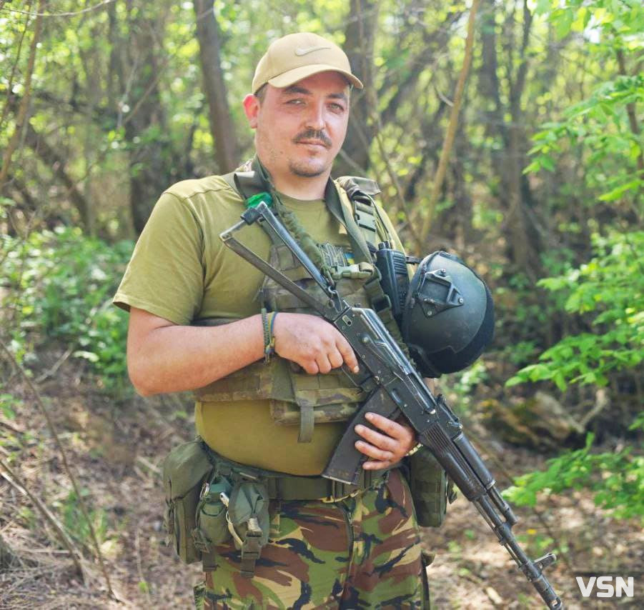 «Був пораненим, але покинув лікарню, аби врятувати хлопців, а йому не було кому допомогти». Спогади про загиблого гірника з Волині, який став воїном