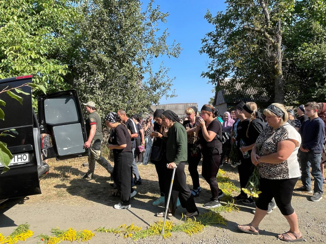 Життя забрали ворожі дрони: на Волині попрощались з 43-річним Героєм Миколою Перхуном