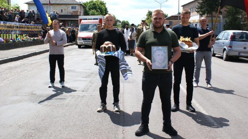 Назавжди 29: на Волині провели в останню дорогу захисника Анатолія Радчука