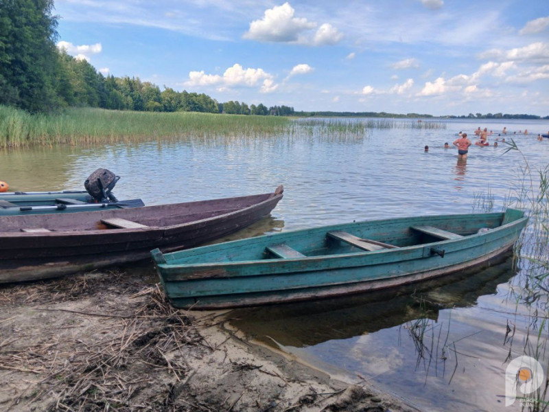 Озеро Пісочне на Волині: як відпочити серед соснових лісів і скільки це коштує