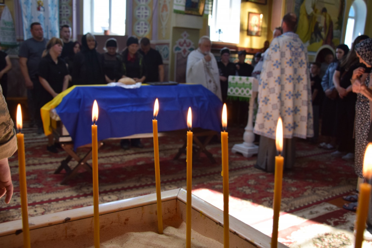 Понад 2 роки вважався зниклим безвісти: на Волині поховали 30-річного прикордонника Іллю Добринюка