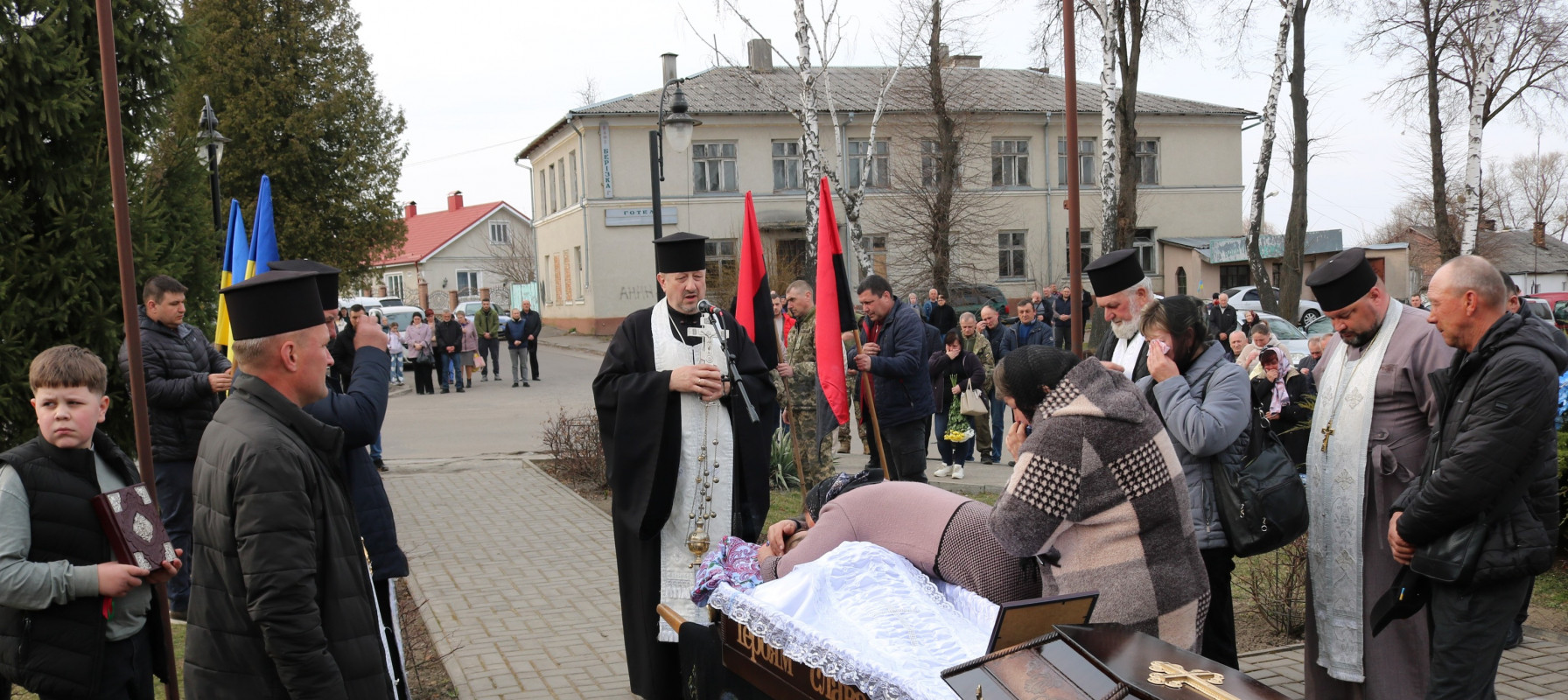 З перших днів вторгнення захищав Батьківщину: на Волині попрощалися з Героєм Василем Івановим