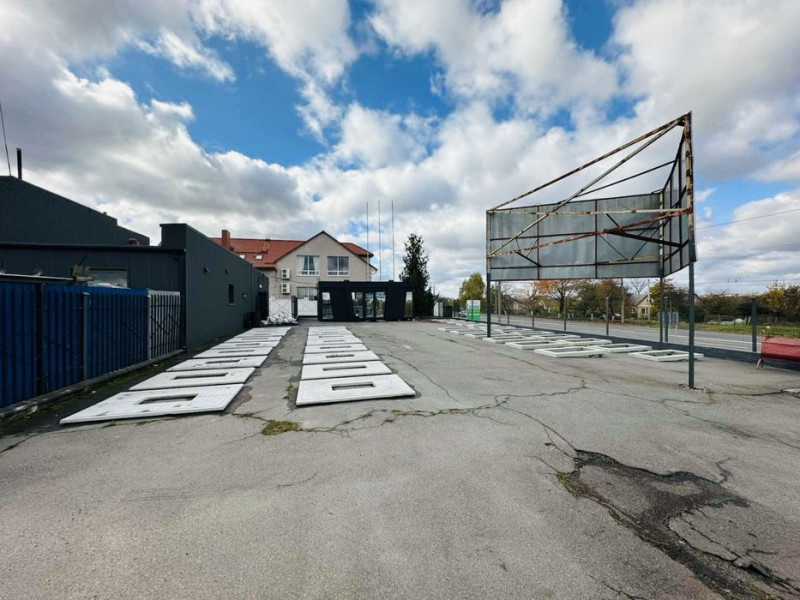 У Луцьку біля МРЕО продають базу за майже 2 мільйони доларів