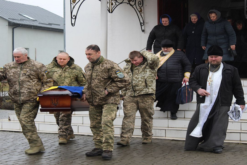 Вісім місяців родина плекала надію: на Волині попрощались з Героєм Сергієм Кв'ятковським