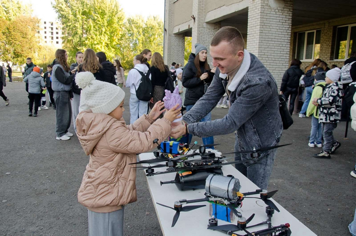 Діти роблять великі справи: у Ковелі на благодійному ярмарку ліцеїсти зібрали понад чверть мільйона гривень для ЗСУ