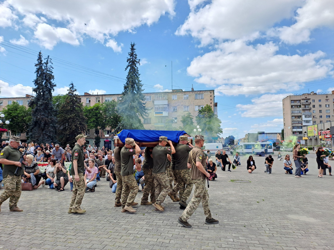 Більше місяця лікарі боролися за його життя, але серце не витримало: на Волині попрощались з Героєм Ігорем Фейдаком