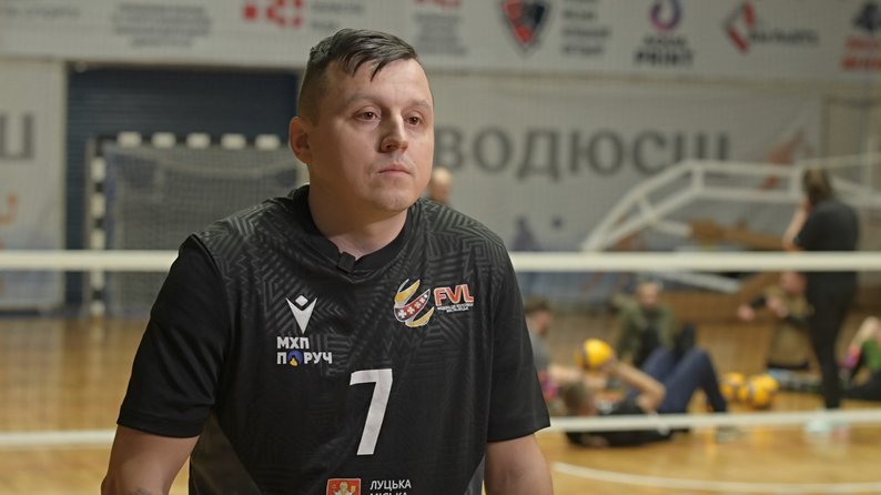 «Людям легше, коли ти вмер»: як на Волині волейбол повертає ветеранів війни до життя