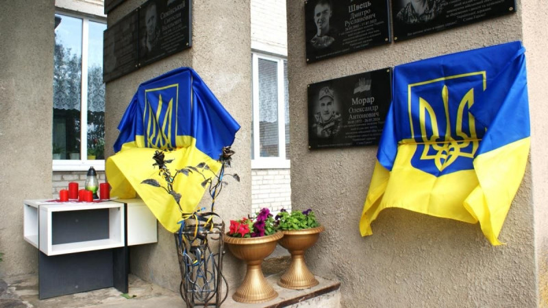 У школі на Волині відкрили меморіальні дошки загиблим захисникам-випускникам